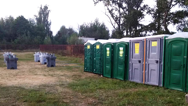 Туалетные кабины.