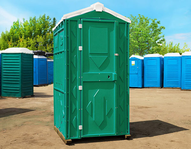 Туалетная кабина «Стандарт Pro» вид в окружающей среде.